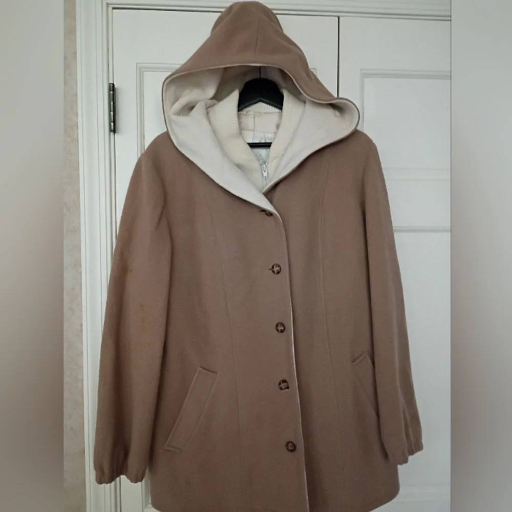 Elegant Tan Hooded Trench Coat 100% Wool Coat Pit To Pit 23".No Size Tag - Picture 2 of 14